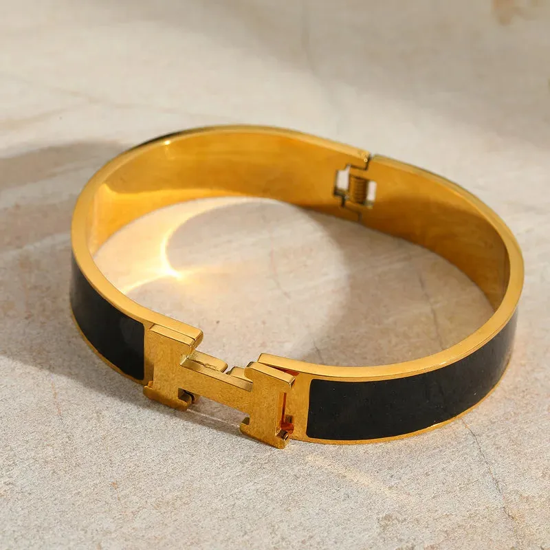Black Luxurious Style Classic Style Four Leaf Clover Titanium Steel 18K Gold Plated Zircon Bangle