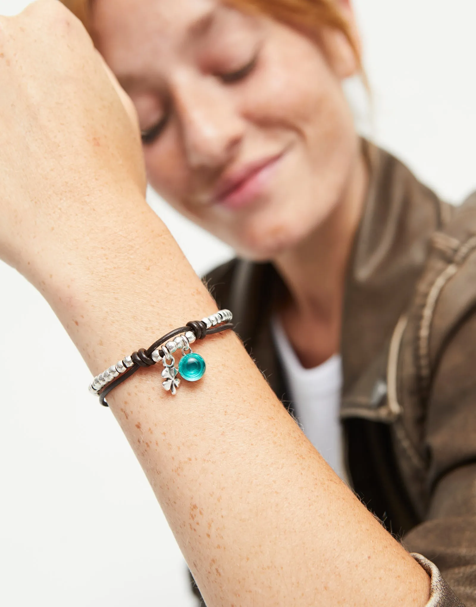Bracelet with leather and green murano glass